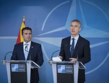Το ΝΑΤΟ υπέγραψε το σύμφωνο ένταξης των Σκοπίων στην Συμμαχία: Όλα τελείωσαν πριν ρωτηθεί η ελληνική Βουλή